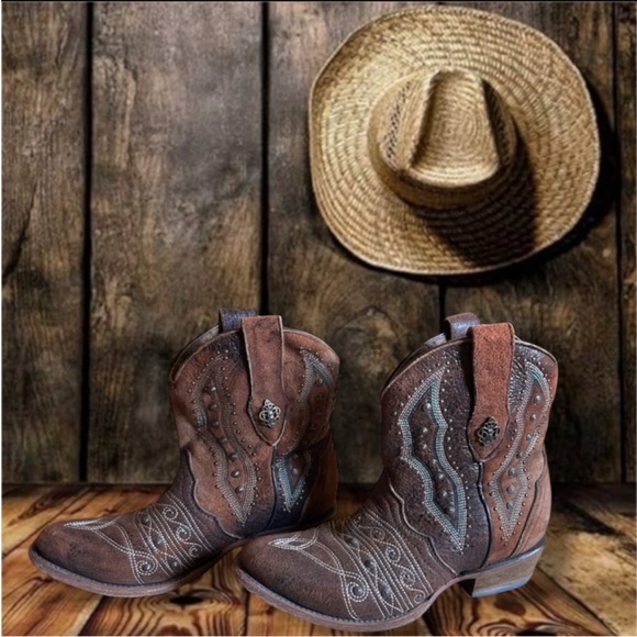 W6 1/2 CORRAL Western Ankle Lamb Embroidery Boot Round Toe Chocolate 6.5 VGUC - Picture 1 of 16
